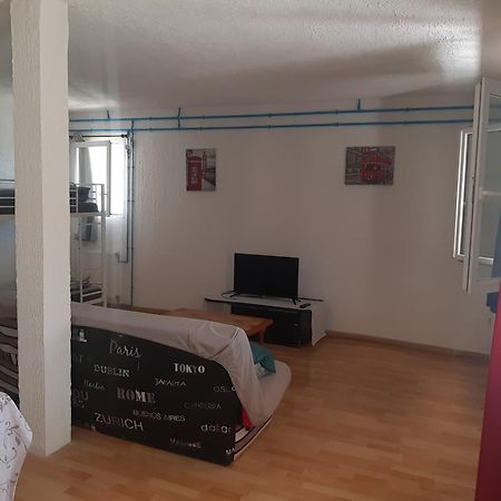 Gogo Location 1 Apartment Forest-Saint-Julien ภายนอก รูปภาพ